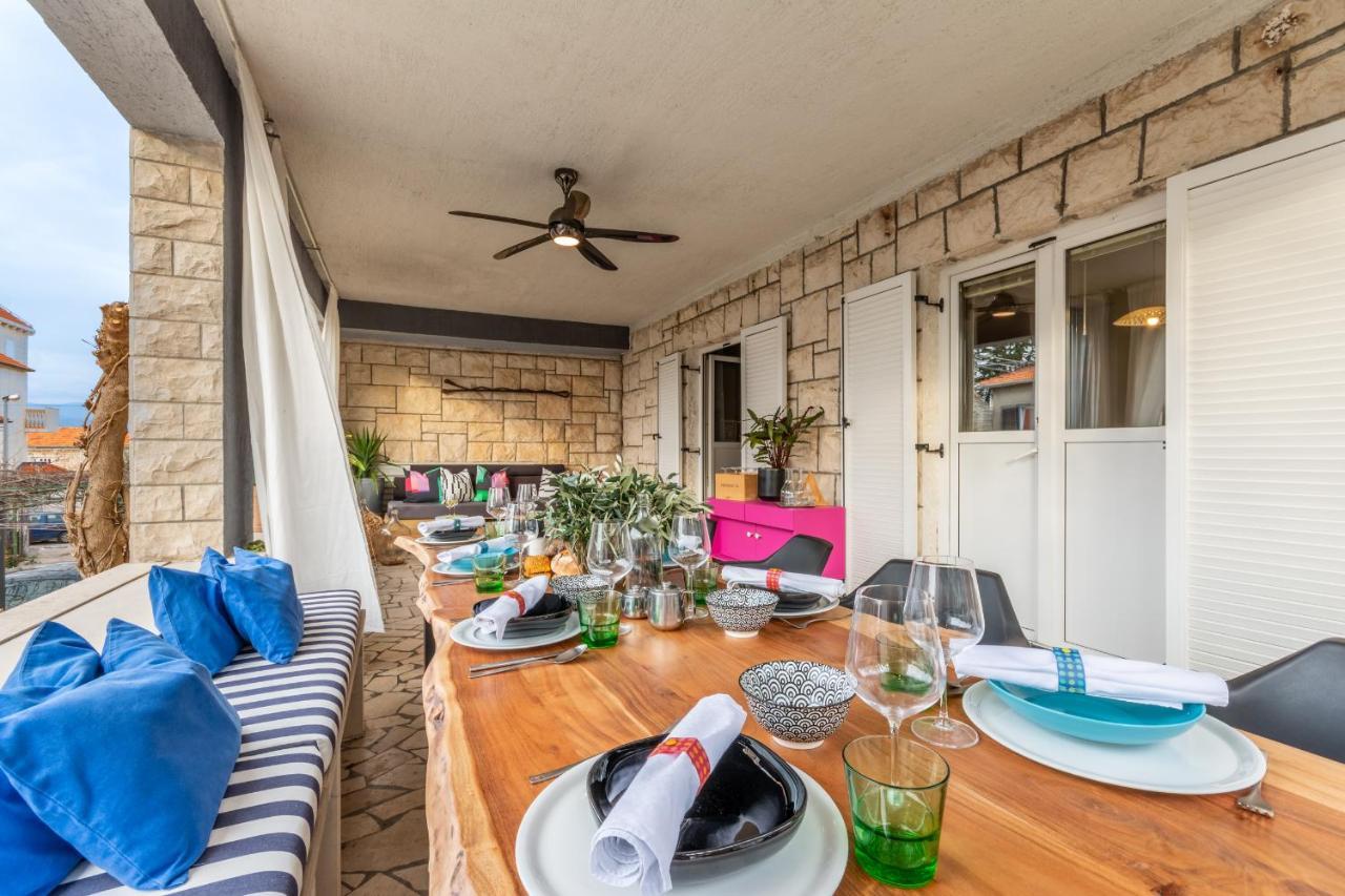 Apartment Lota With Heated Pool On Top Location Supetar Exterior photo
