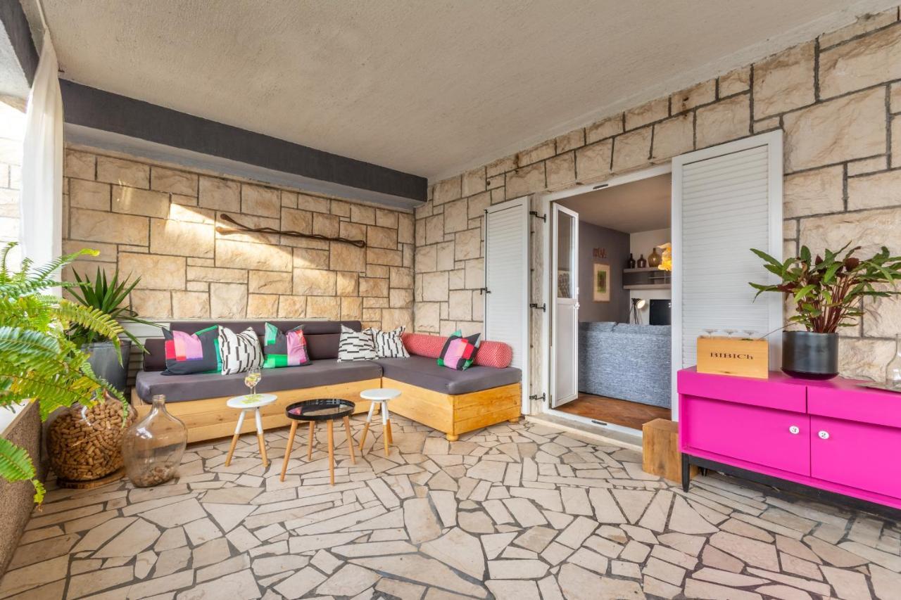 Apartment Lota With Heated Pool On Top Location Supetar Exterior photo