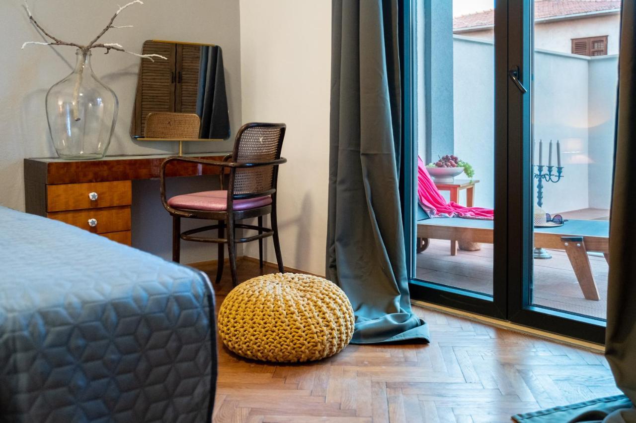 Apartment Lota With Heated Pool On Top Location Supetar Exterior photo