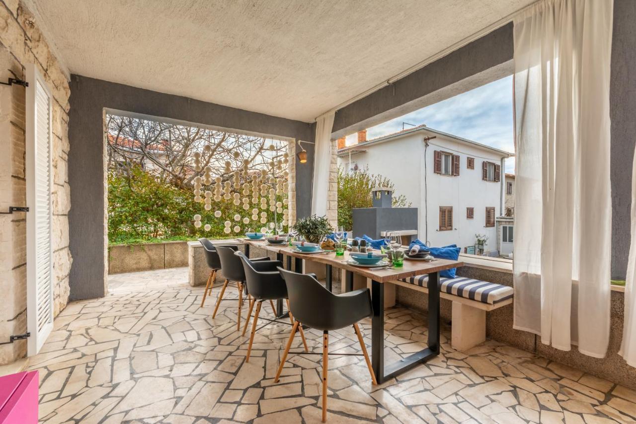 Apartment Lota With Heated Pool On Top Location Supetar Exterior photo