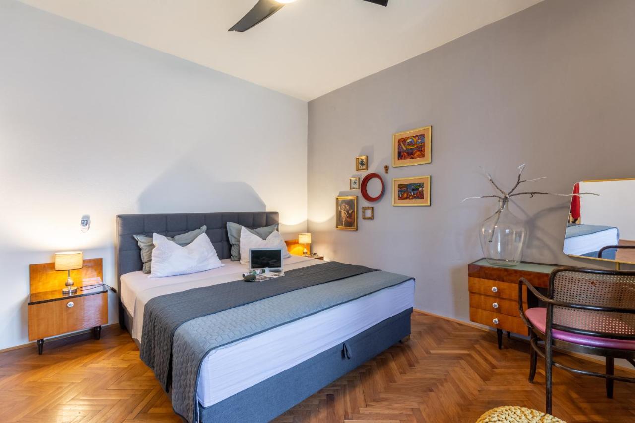 Apartment Lota With Heated Pool On Top Location Supetar Exterior photo